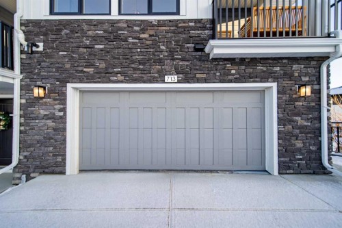 713 Crestridge Common Sw, Calgary, AB - Outdoor