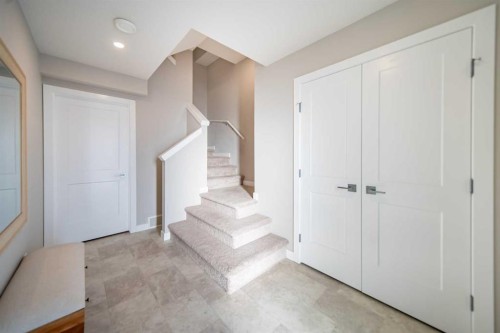 713 Crestridge Common Sw, Calgary, AB - Indoor Photo Showing Other Room
