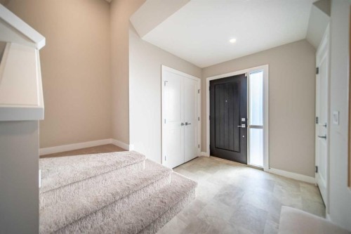 713 Crestridge Common Sw, Calgary, AB - Indoor Photo Showing Other Room