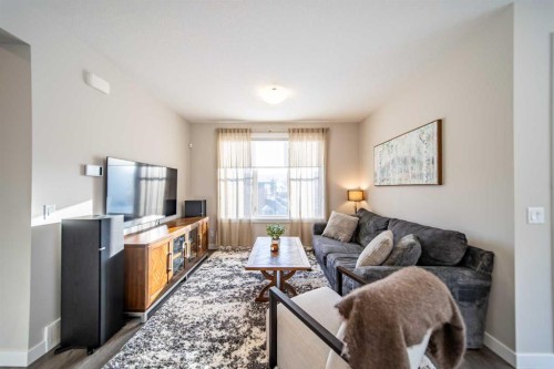 713 Crestridge Common Sw, Calgary, AB - Indoor Photo Showing Living Room