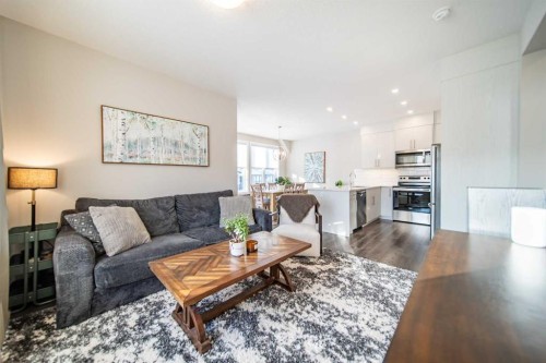 713 Crestridge Common Sw, Calgary, AB - Indoor Photo Showing Living Room