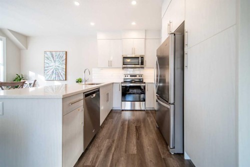 713 Crestridge Common Sw, Calgary, AB - Indoor Photo Showing Kitchen With Upgraded Kitchen