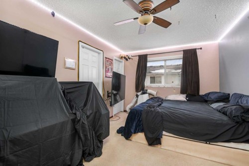 205 Mckenzie Towne Gate Se, Calgary, AB - Indoor Photo Showing Bedroom