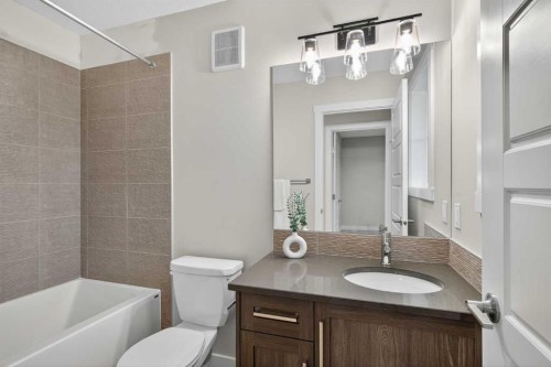 37 Southborough Lane, Cochrane, AB - Indoor Photo Showing Bathroom