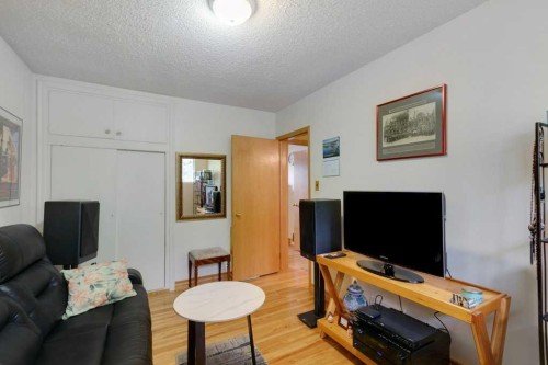 2623 Glencastle Street Sw, Calgary, AB - Indoor