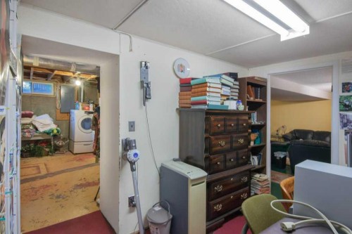 2623 Glencastle Street Sw, Calgary, AB - Indoor