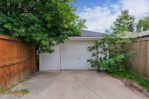 2623 Glencastle Street Sw, Calgary, AB - Outdoor