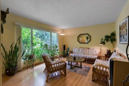 2623 Glencastle Street Sw, Calgary, AB - Indoor Photo Showing Living Room