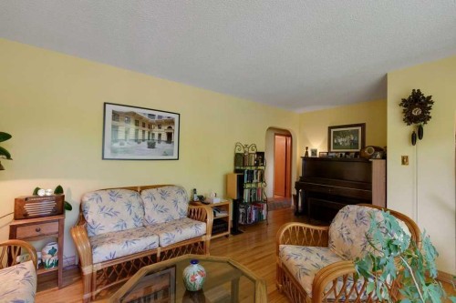 2623 Glencastle Street Sw, Calgary, AB - Indoor Photo Showing Living Room