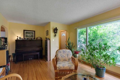 2623 Glencastle Street Sw, Calgary, AB - Indoor