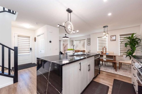 7 Cityline Heath Ne, Calgary, AB - Indoor Photo Showing Kitchen
