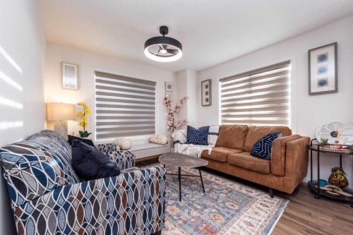 7 Cityline Heath Ne, Calgary, AB - Indoor Photo Showing Living Room