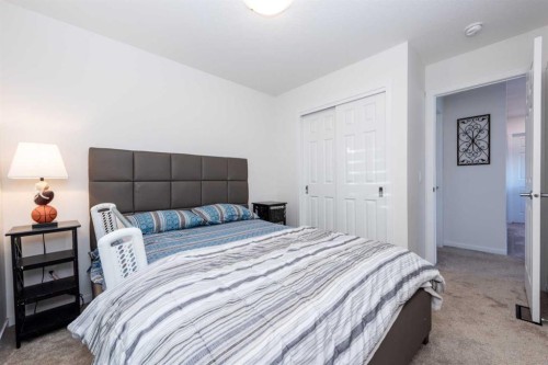 7 Cityline Heath Ne, Calgary, AB - Indoor Photo Showing Bedroom