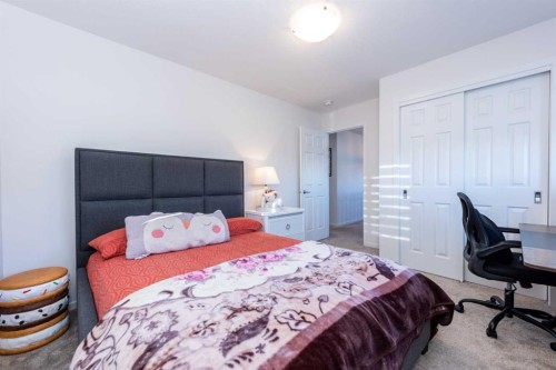 7 Cityline Heath Ne, Calgary, AB - Indoor Photo Showing Bedroom