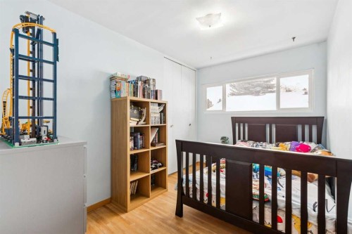 149 Wildwood Drive Sw, Calgary, AB - Indoor Photo Showing Bedroom