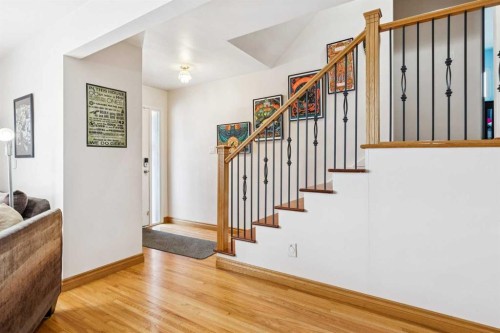 149 Wildwood Drive Sw, Calgary, AB - Indoor Photo Showing Other Room