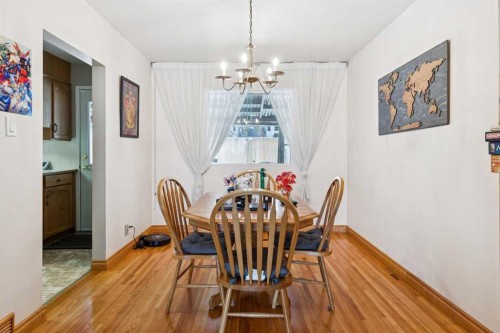 149 Wildwood Drive Sw, Calgary, AB - Indoor Photo Showing Dining Room