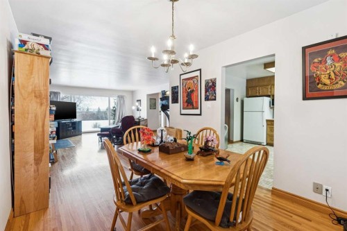 149 Wildwood Drive Sw, Calgary, AB - Indoor Photo Showing Dining Room