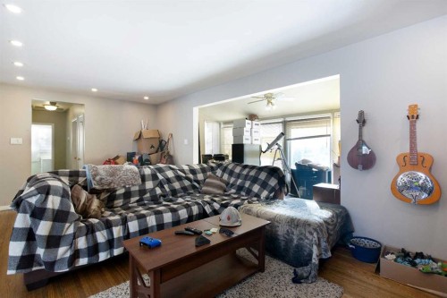 6003 Baroc Road Nw, Calgary, AB - Indoor Photo Showing Bedroom