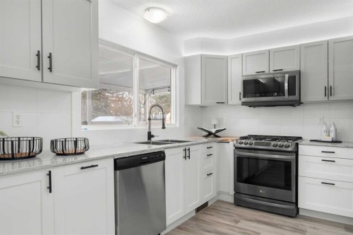 3251 Bearspaw Drive Nw, Calgary, AB - Indoor Photo Showing Kitchen With Stainless Steel Kitchen With Double Sink With Upgraded Kitchen
