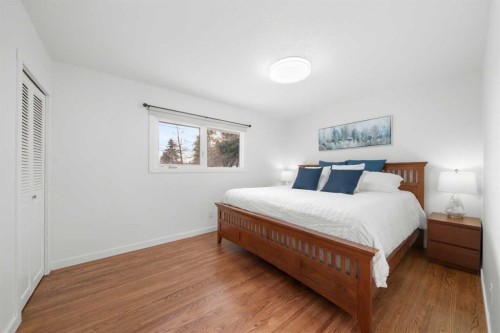 3251 Bearspaw Drive Nw, Calgary, AB - Indoor Photo Showing Bedroom