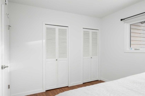 3251 Bearspaw Drive Nw, Calgary, AB - Indoor Photo Showing Bedroom