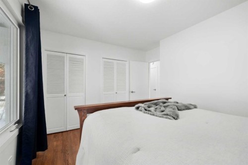 3251 Bearspaw Drive Nw, Calgary, AB - Indoor Photo Showing Bedroom
