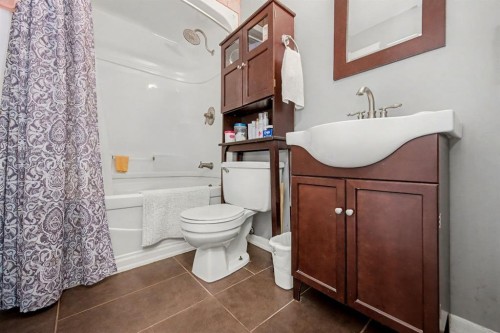 106 Eldorado Road Se, Airdrie, AB - Indoor Photo Showing Bathroom