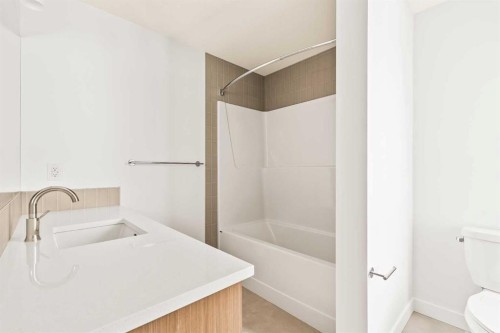 192 Creekstone Circle Sw, Calgary, AB - Indoor Photo Showing Bathroom