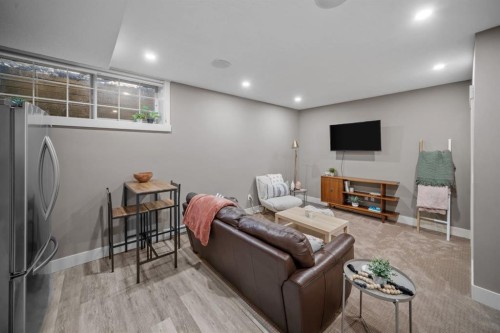 4410 17 Avenue Nw, Calgary, AB - Indoor