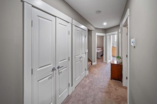 4410 17 Avenue Nw, Calgary, AB - Indoor Photo Showing Other Room