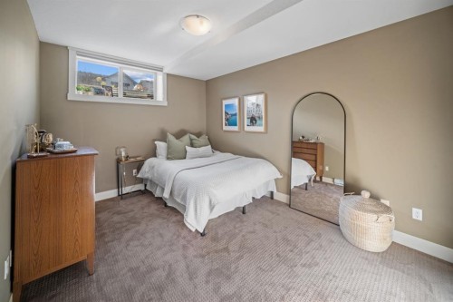 4410 17 Avenue Nw, Calgary, AB - Indoor Photo Showing Bedroom