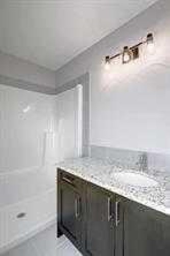109 Cobblestone Gate Sw, Airdrie, AB - Indoor Photo Showing Bathroom