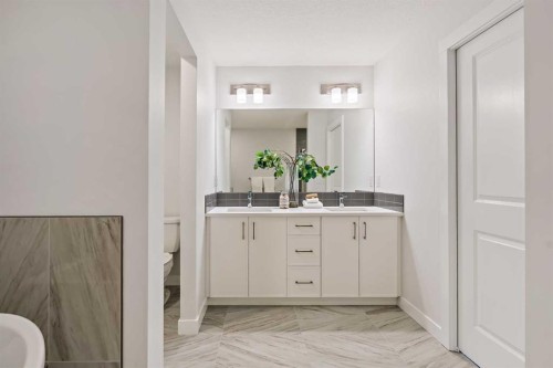 239 Creekstone Circle Sw, Calgary, AB - Indoor Photo Showing Bathroom
