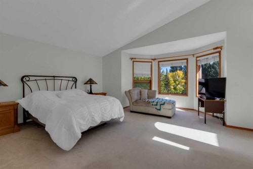 271 Mountain Park Drive Se, Calgary, AB - Indoor Photo Showing Bedroom