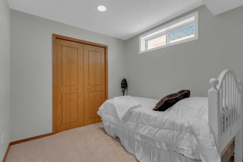 271 Mountain Park Drive Se, Calgary, AB - Indoor Photo Showing Bedroom