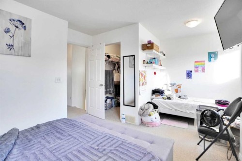 353-111 Tarawood Lane Ne, Calgary, AB - Indoor Photo Showing Bedroom