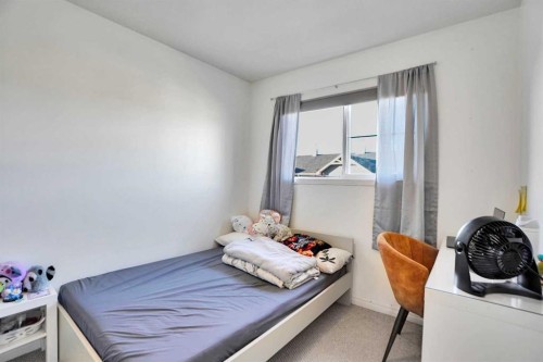 353-111 Tarawood Lane Ne, Calgary, AB - Indoor Photo Showing Bedroom