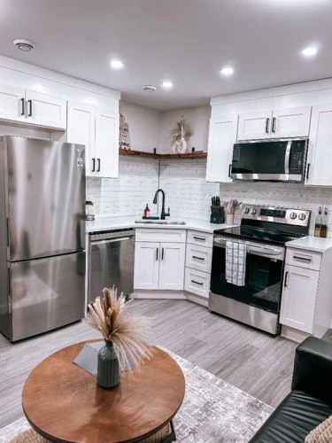 20 Rowley Common Nw, Calgary, AB - Indoor Photo Showing Kitchen With Stainless Steel Kitchen With Upgraded Kitchen