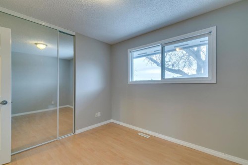 3-8112 36 Avenue Nw, Calgary, AB - Indoor Photo Showing Other Room