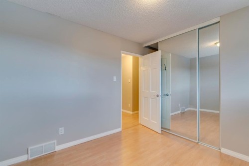 3-8112 36 Avenue Nw, Calgary, AB - Indoor Photo Showing Other Room