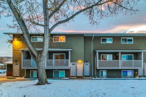 3-8112 36 Avenue Nw, Calgary, AB - Outdoor With Facade