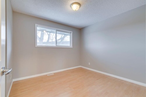 3-8112 36 Avenue Nw, Calgary, AB - Indoor Photo Showing Other Room