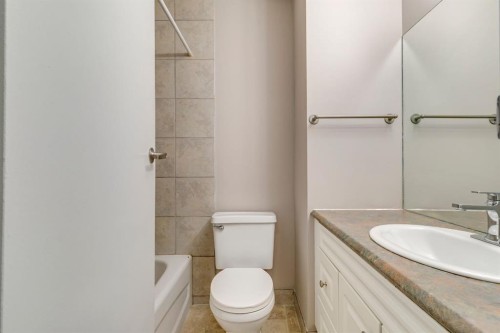 3-8112 36 Avenue Nw, Calgary, AB - Indoor Photo Showing Bathroom