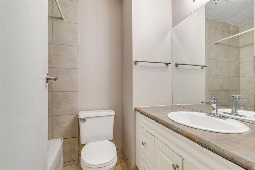 3-8112 36 Avenue Nw, Calgary, AB - Indoor Photo Showing Bathroom