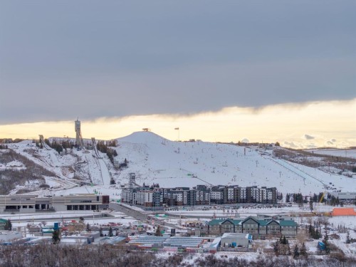 3-8112 36 Avenue Nw, Calgary, AB - Outdoor With View
