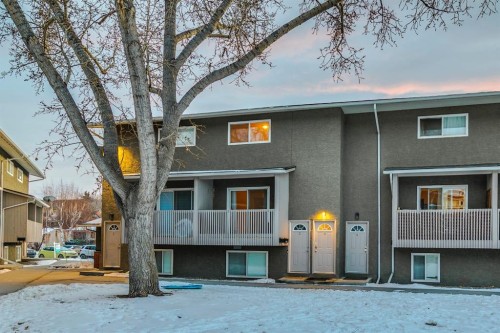 3-8112 36 Avenue Nw, Calgary, AB - Outdoor