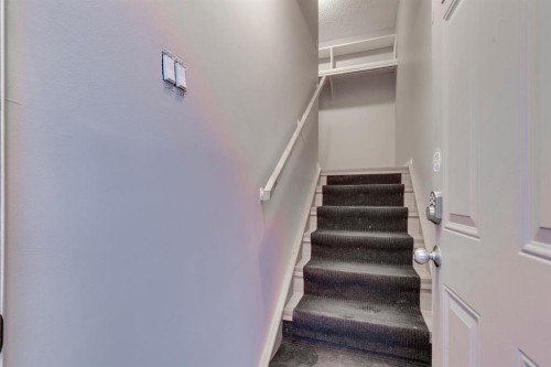 3-8112 36 Avenue Nw, Calgary, AB - Indoor Photo Showing Other Room