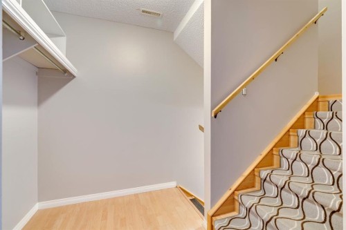 3-8112 36 Avenue Nw, Calgary, AB - Indoor Photo Showing Other Room