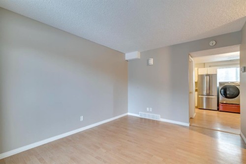 3-8112 36 Avenue Nw, Calgary, AB - Indoor Photo Showing Other Room